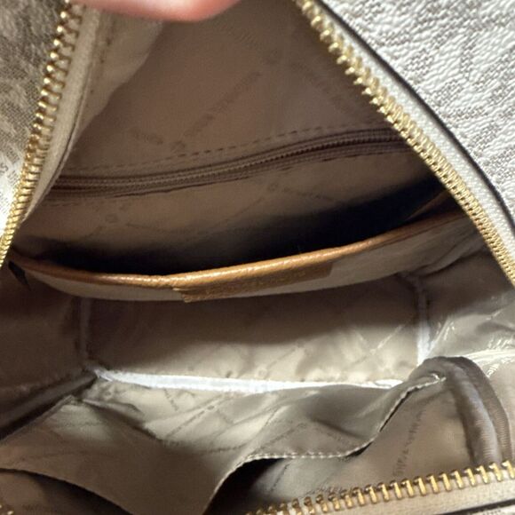 Michael Michael Kors‎ Abbey Medium Studded Backpack White/Acorn Used Very Clean Michael Michael Kors Abbey Medium Studded Backpack White  main image 4